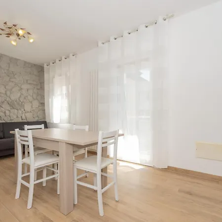 Apartment Napoleone - Realnova